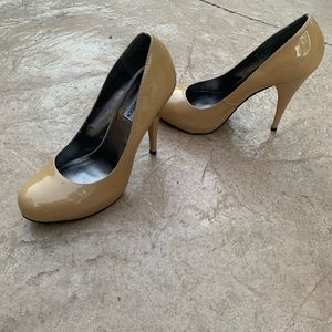 Nude pump